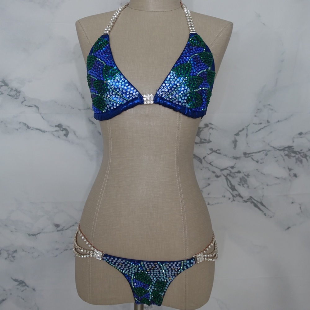 COMPETITION BIKINI